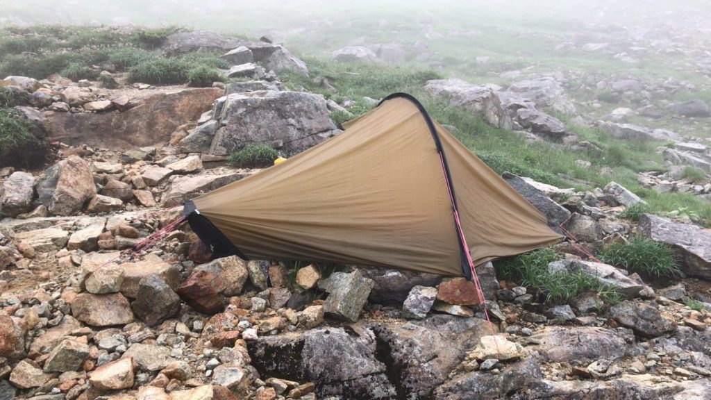 ヒルバーグ アクト – 無人のテント