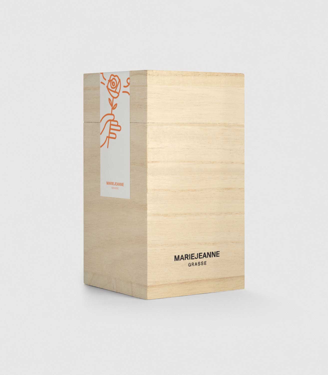 マリージャンヌの最新フレグランス：ロジエ｜唯一無二のスニーカー