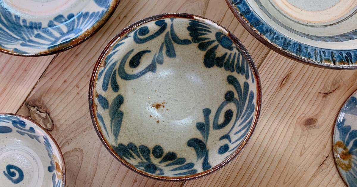 沖縄の風を感じる器！「やちむん」のお茶碗（マカイ）特集｜おしゃれな