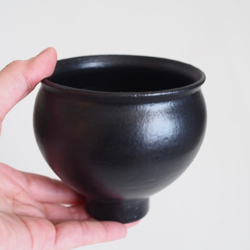 作家 鈴木環 ピジョンカップ 黒（中） ¥3,080 大人の焼き物
