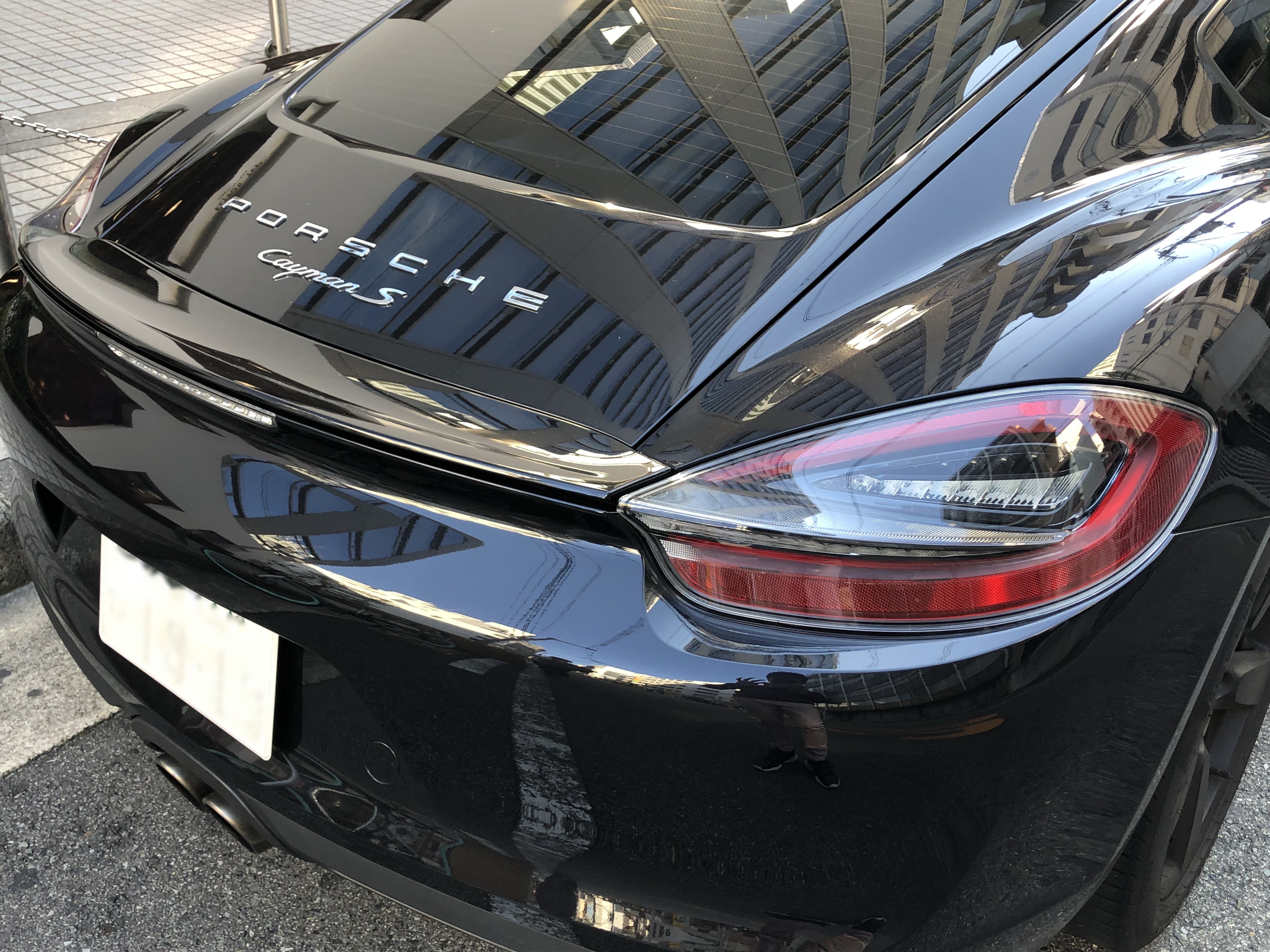 大阪府より ポルシェ 981ケイマンS◇純正ティンテッドテール交換