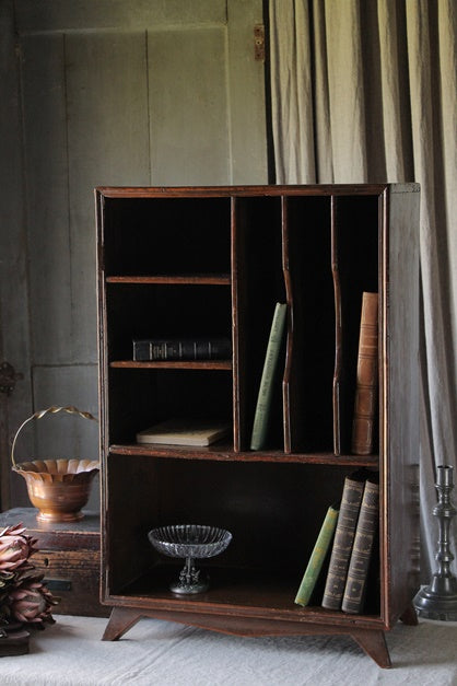 デスクの上でも活躍してくれそうなブックシェルフ（本棚） フランス