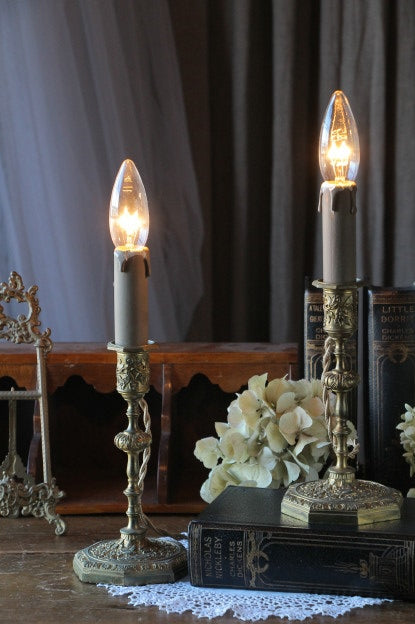 2点あり！キャンドルのような灯りが楽しめるランプスタンド フランス