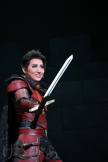 月組新トップ珠城りょう、カリスマ性を絶賛される！――宝塚歌劇月組公演