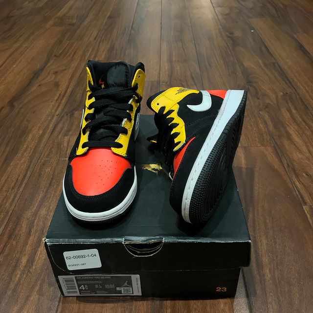 Air Jordan 1 Mid SE 