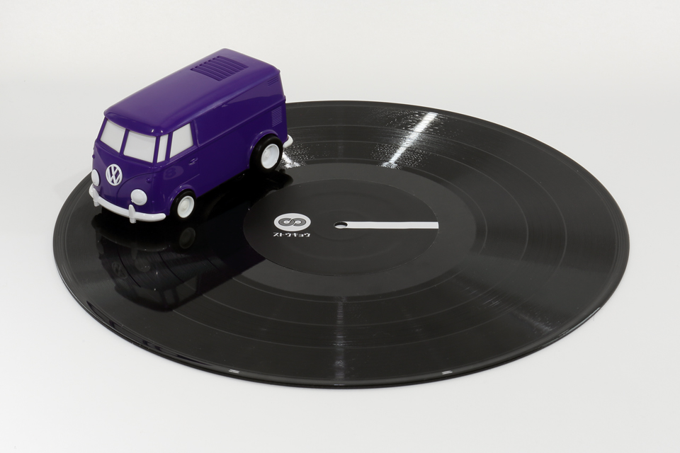 世界最小自走式レコードプレーヤー「レコードランナー/RECORD RUNNER