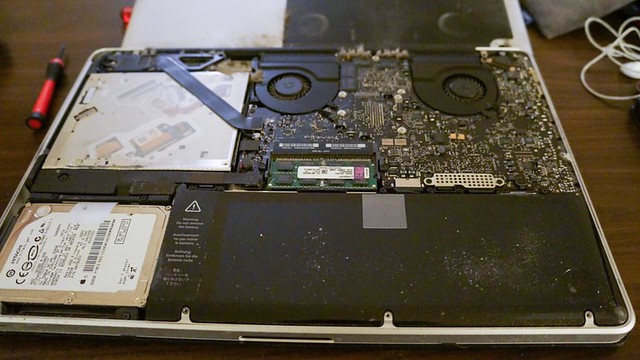 Macbook Pro 15インチ(mid 2010)のHDDをSSDに換装したら現役続行余裕