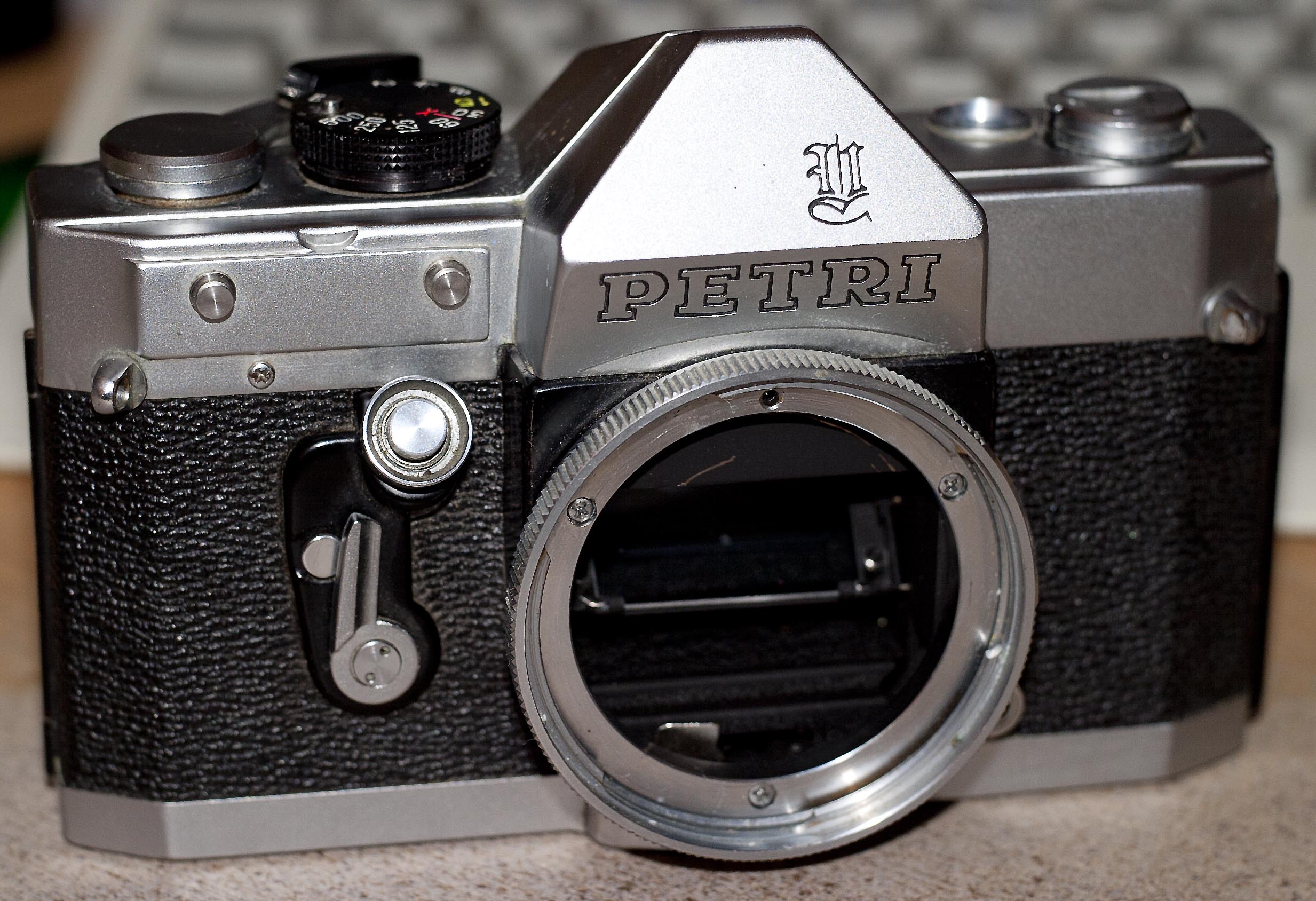 Petri V6 SLR with 1.8/55 and 4/200 lenses