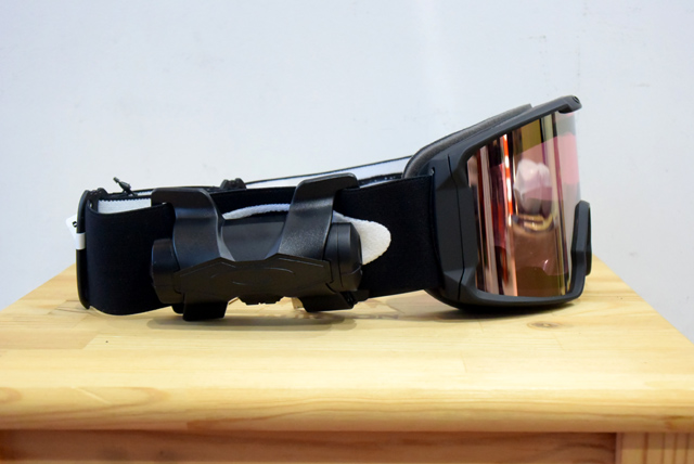 ボタン一つでゴーグルのくもりを取り除ける。OAKLEY INFERNO LENS – A-BONY