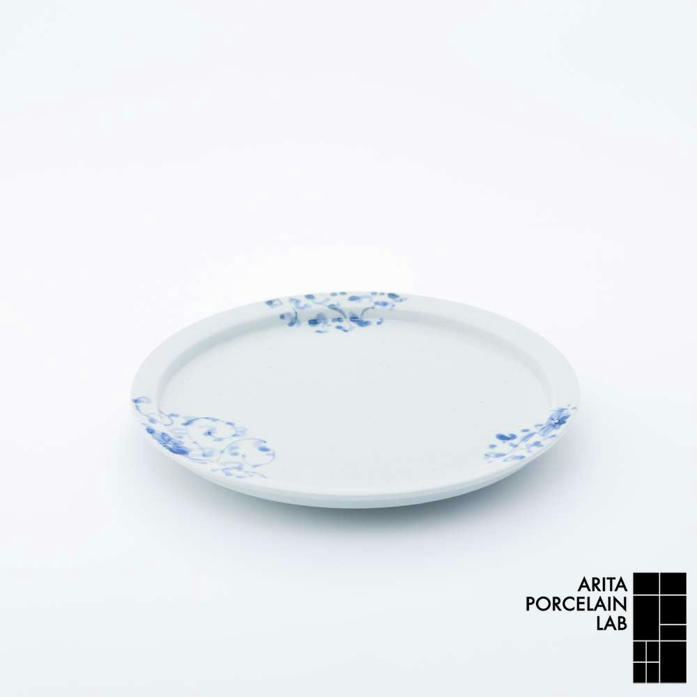 岡晋吾 7寸天平平皿 菊唐草 – ARITA PORCELAIN LAB [公式オンラインストア]