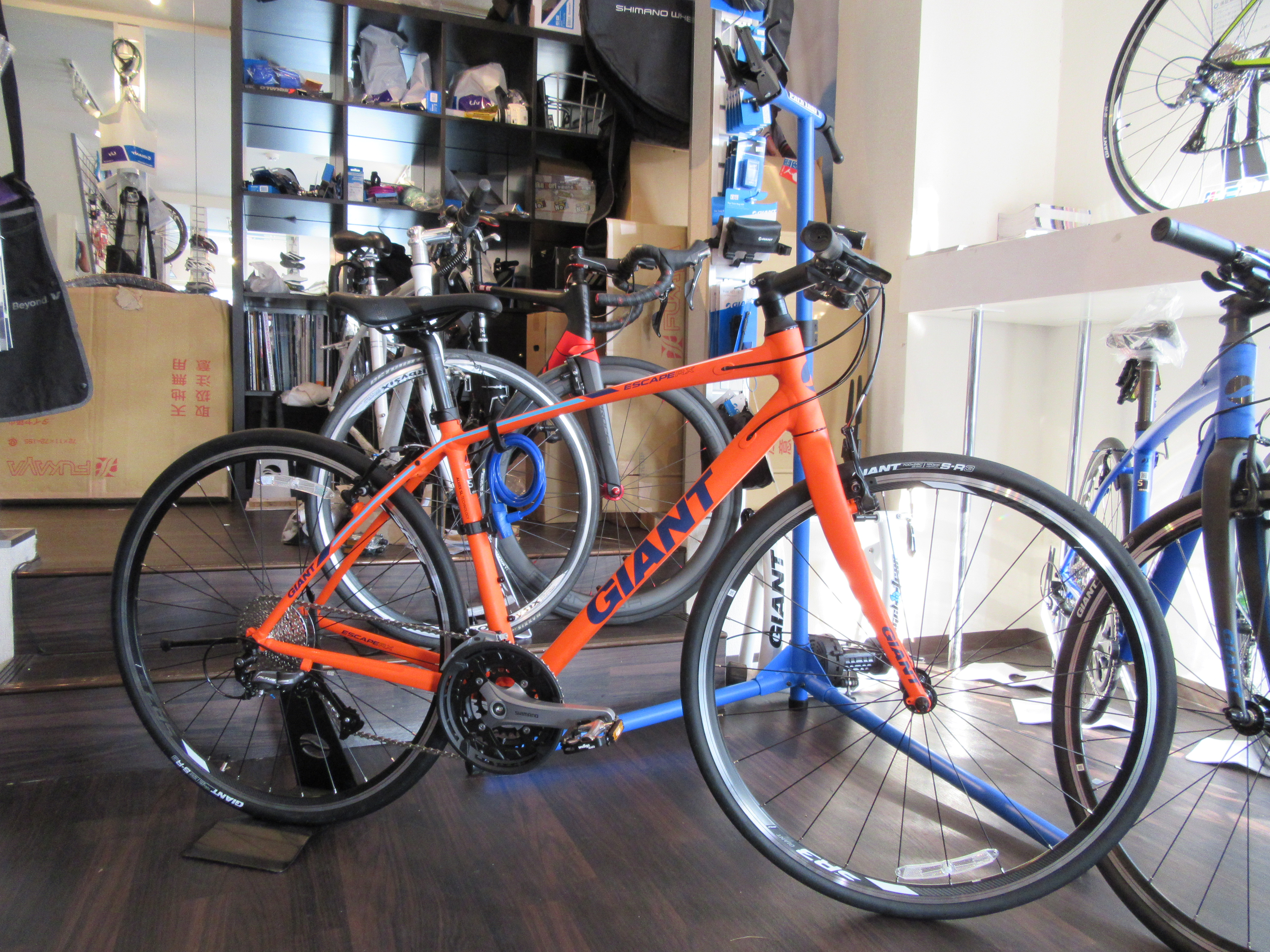 新宿都庁前店 上級クロスバイク GIANT ESCAPE ジャイアント エスケープ