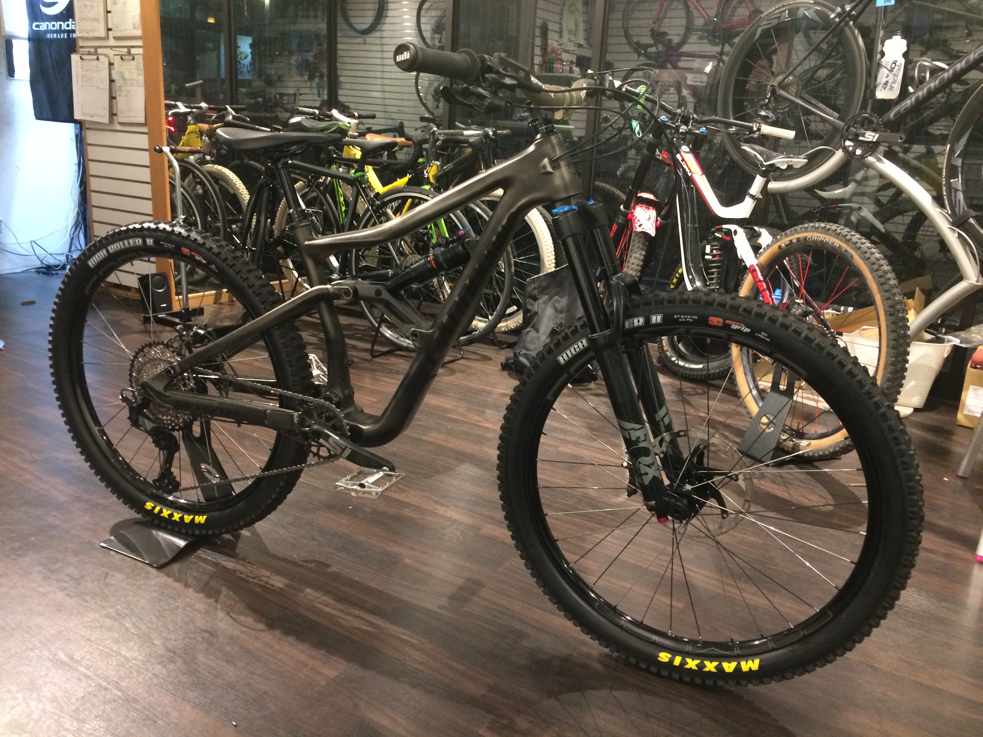 industry nine 101 MTBホイール手組み ついでに12速化もオススメ SLX