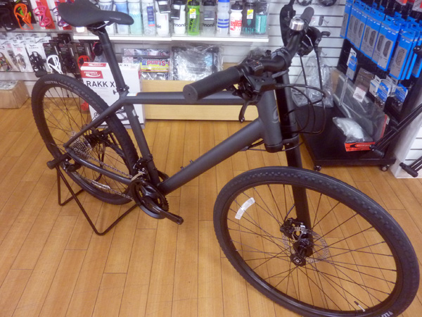 黒のクロスバイク！キャノンデール BAD BOY 3 登場！ - サンワ