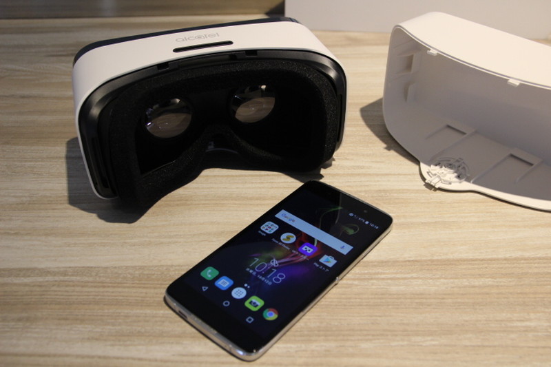 IDOL 4」、AlcatelからVRゴーグル標準装備で11月下旬発売、3万4800円