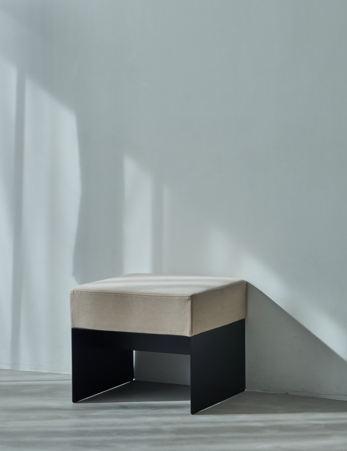 KUROSHIRO×NOUSPROJECTS CUSHIONED STOOL