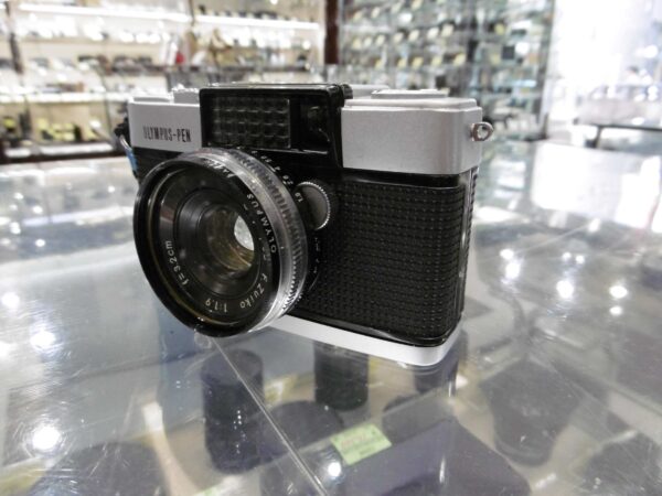 ハーフカメラの傑作「オリンパス PEN D」