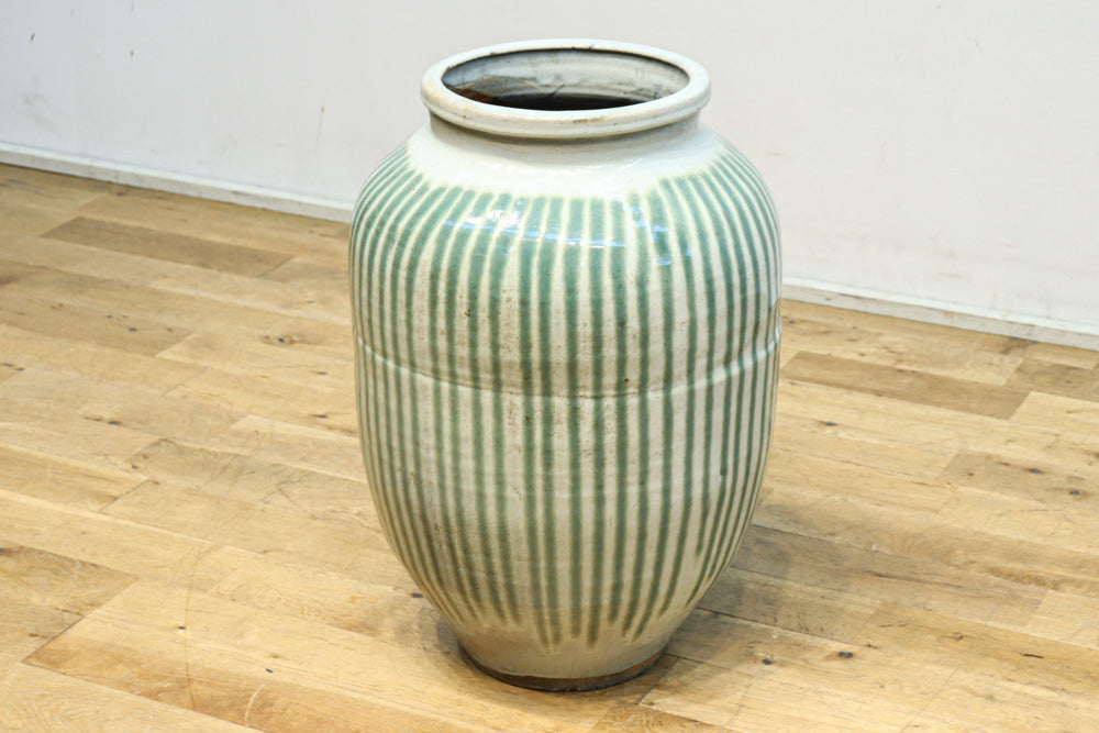 縦ストライプ柄で和の趣きある信楽焼の大きな壺 DC8477 – 古福庵