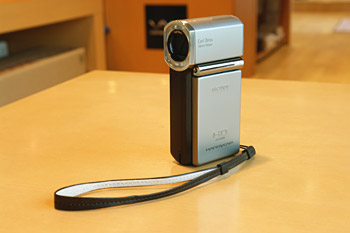 世界最小・最軽量のハイビジョンカメラ「HDR-TG1」をレビュー