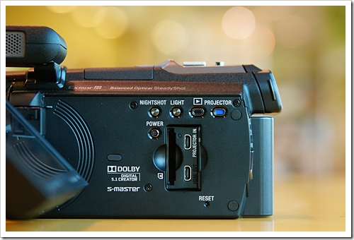 プロジェクター内蔵ハンディカムの大本命！「HDR-PJ790V」 開梱・外観