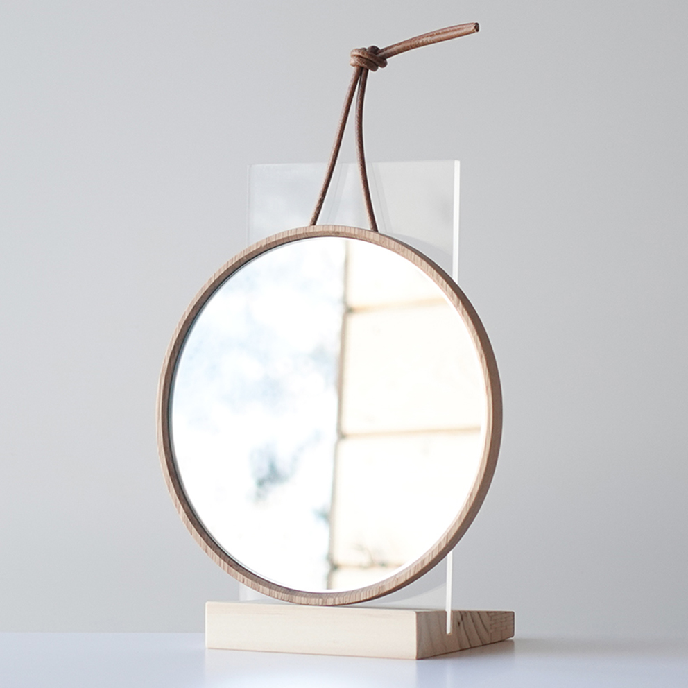 小さい壁掛けミラー｜オーク | 【仙台】リノベ工務店 ガウディランド