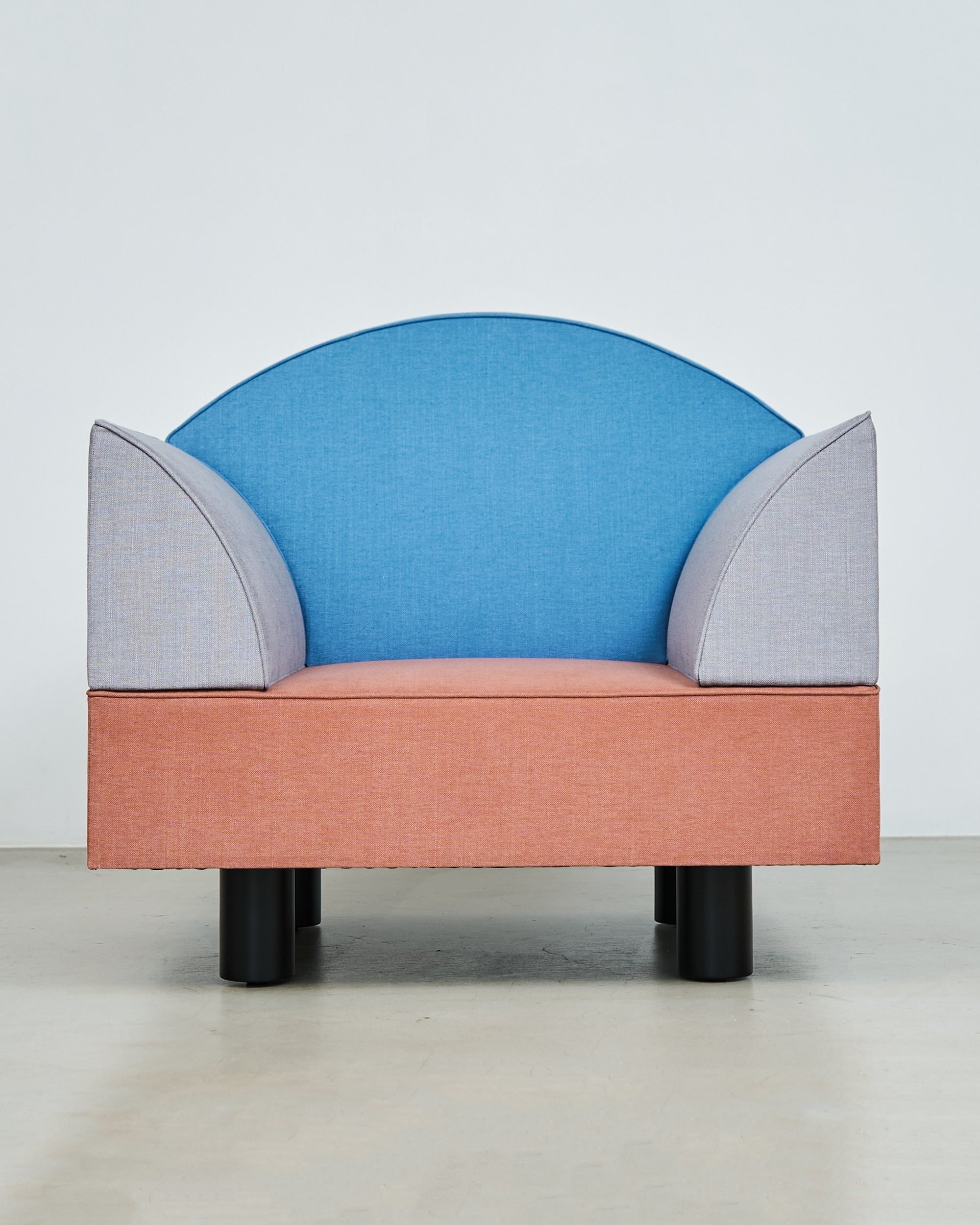 January 1P Sofa – Graphpaper