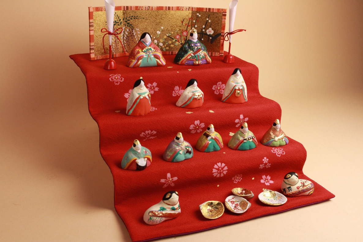 ハンドメイドの雛人形,羽子板,貝合わせを制作