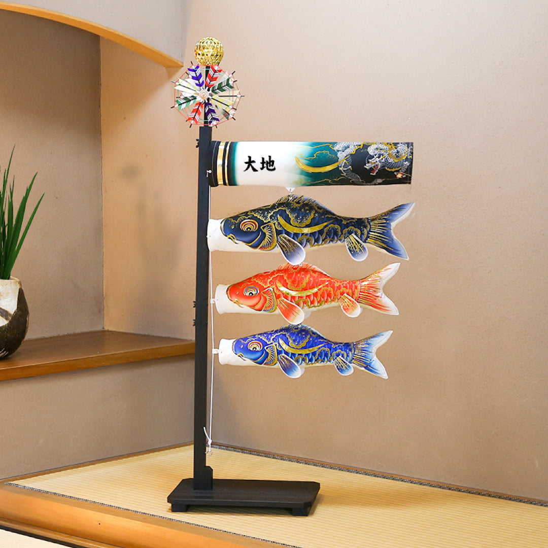 室内飾り鯉のぼり 金彩弦月之鯉 豪｜徳永こいのぼり公式「晴れと暮らす」