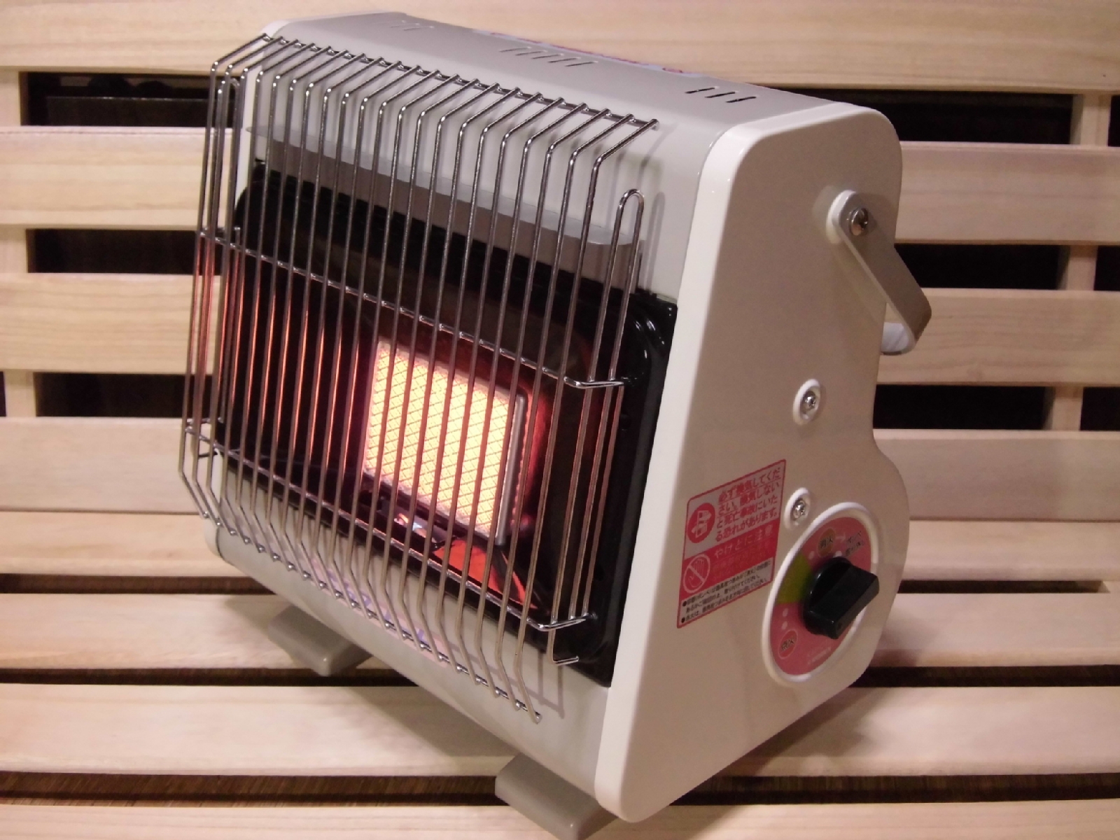 カセットガス暖房「ミセスヒート」をレビュー