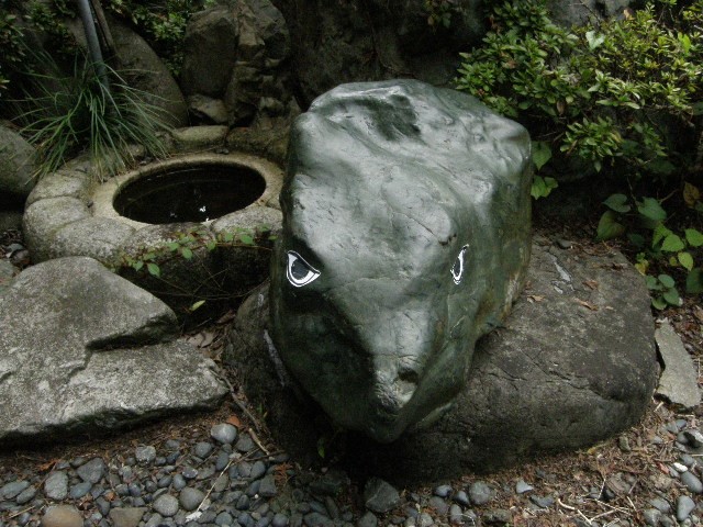 愛と勇気の神居古潭石は七つ七色 □神居古潭輝緑石の写真 | 日本翡翠