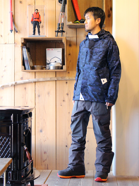 BURTON THIRTEEN（バートン サーティーン）のハードシェル ライン