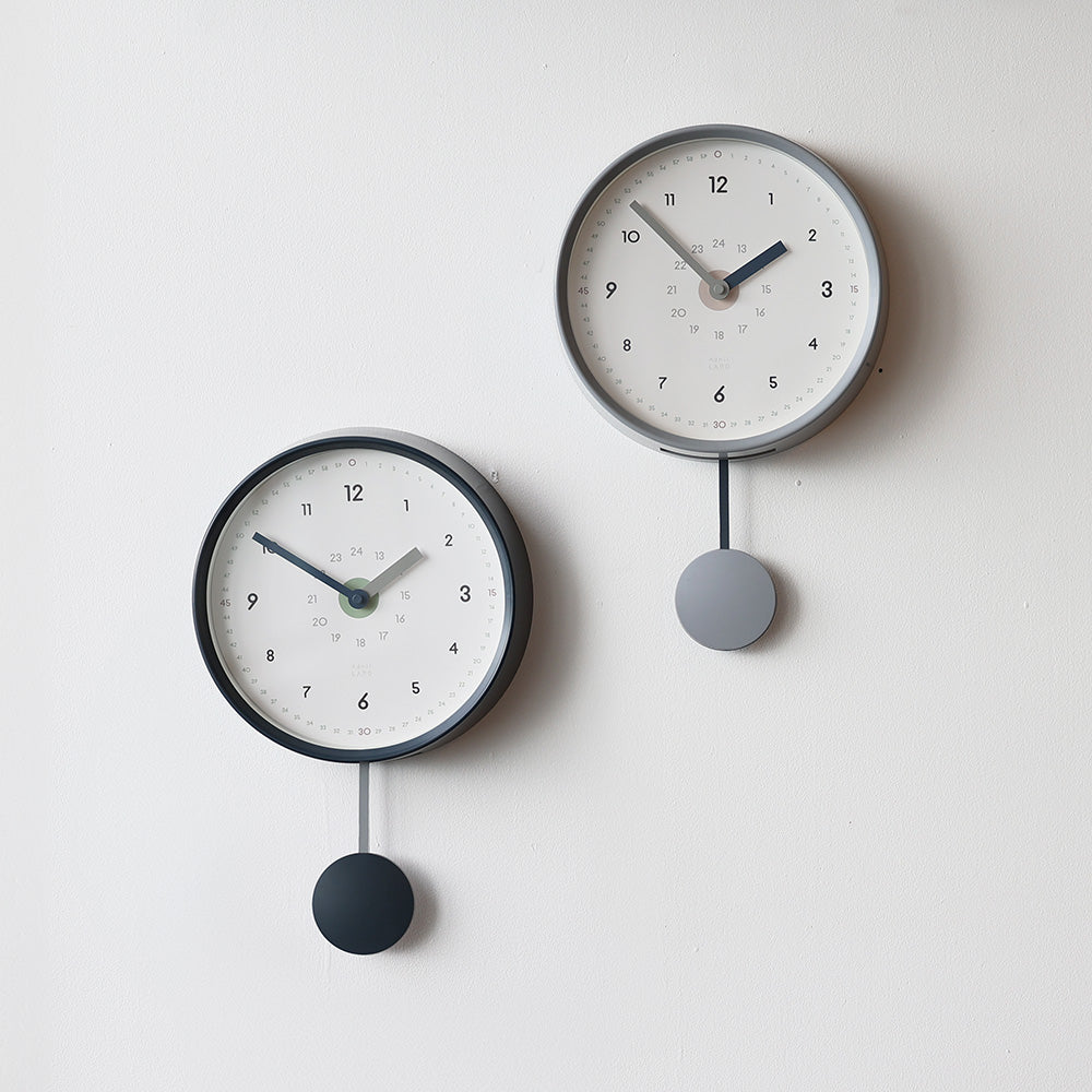 振り子のリズムが心地の良い掛け時計 PIKO CLOCK（ピコ クロック