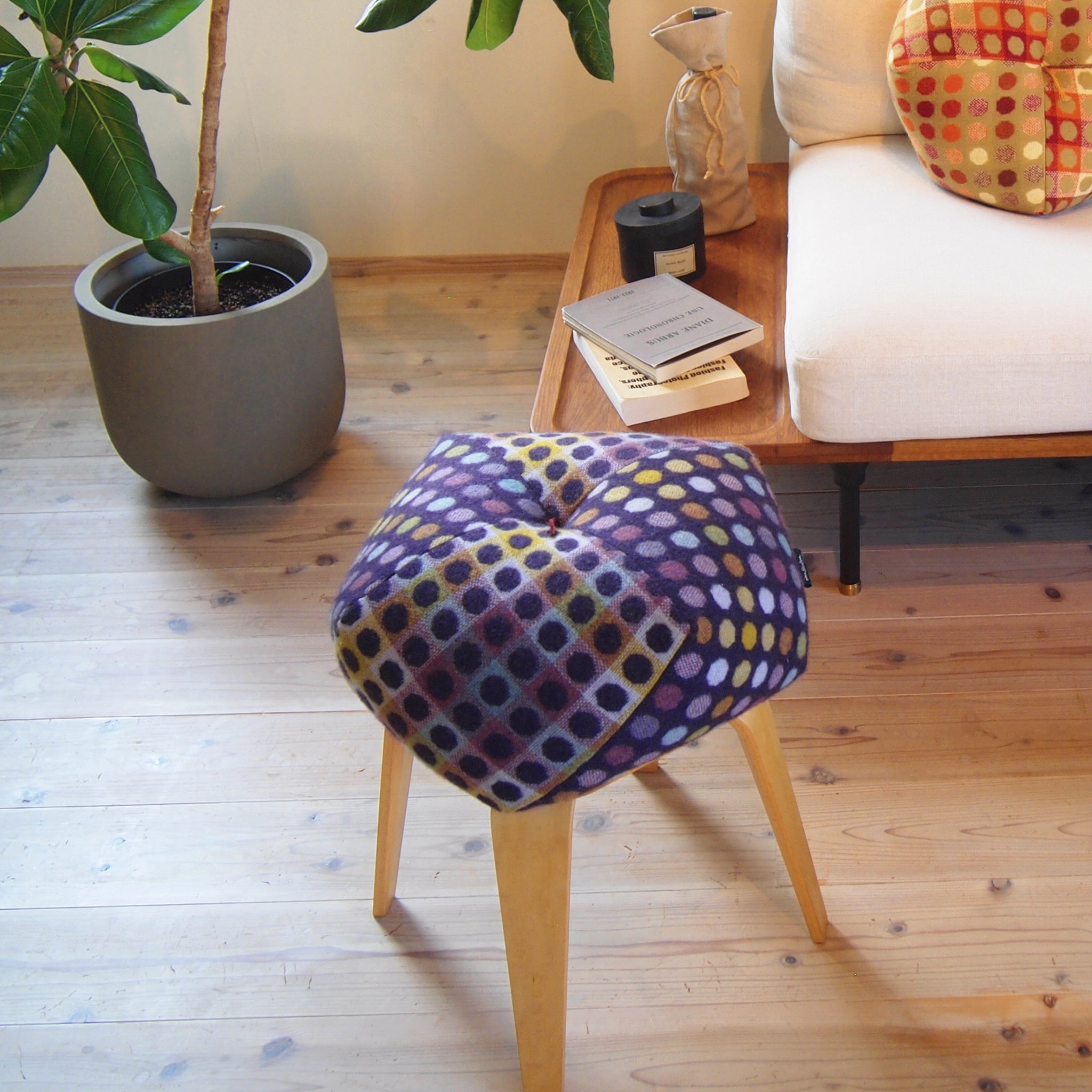 ベロアシートの八角形スツール2脚セット ベロアシートの八角形スツール