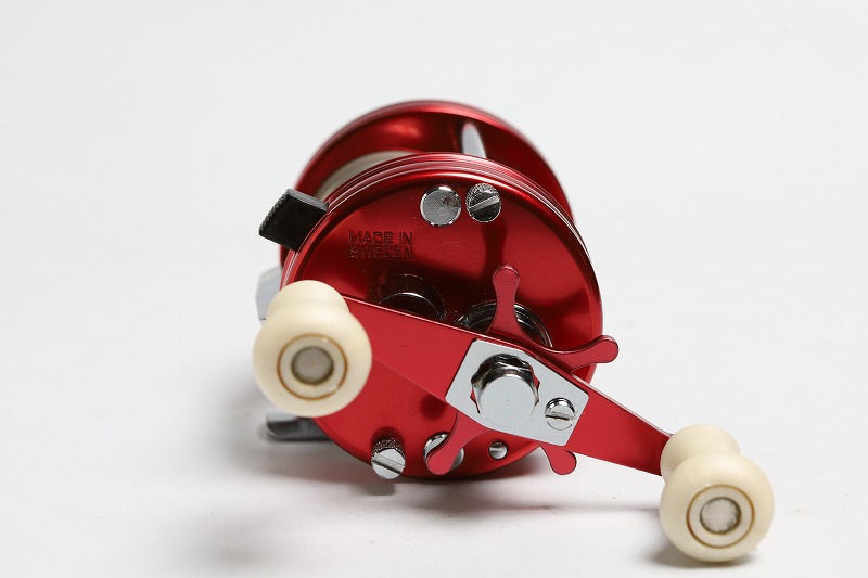 アブガルシア アンバサダー 2500C ノスタルジアレッド 未使用並み