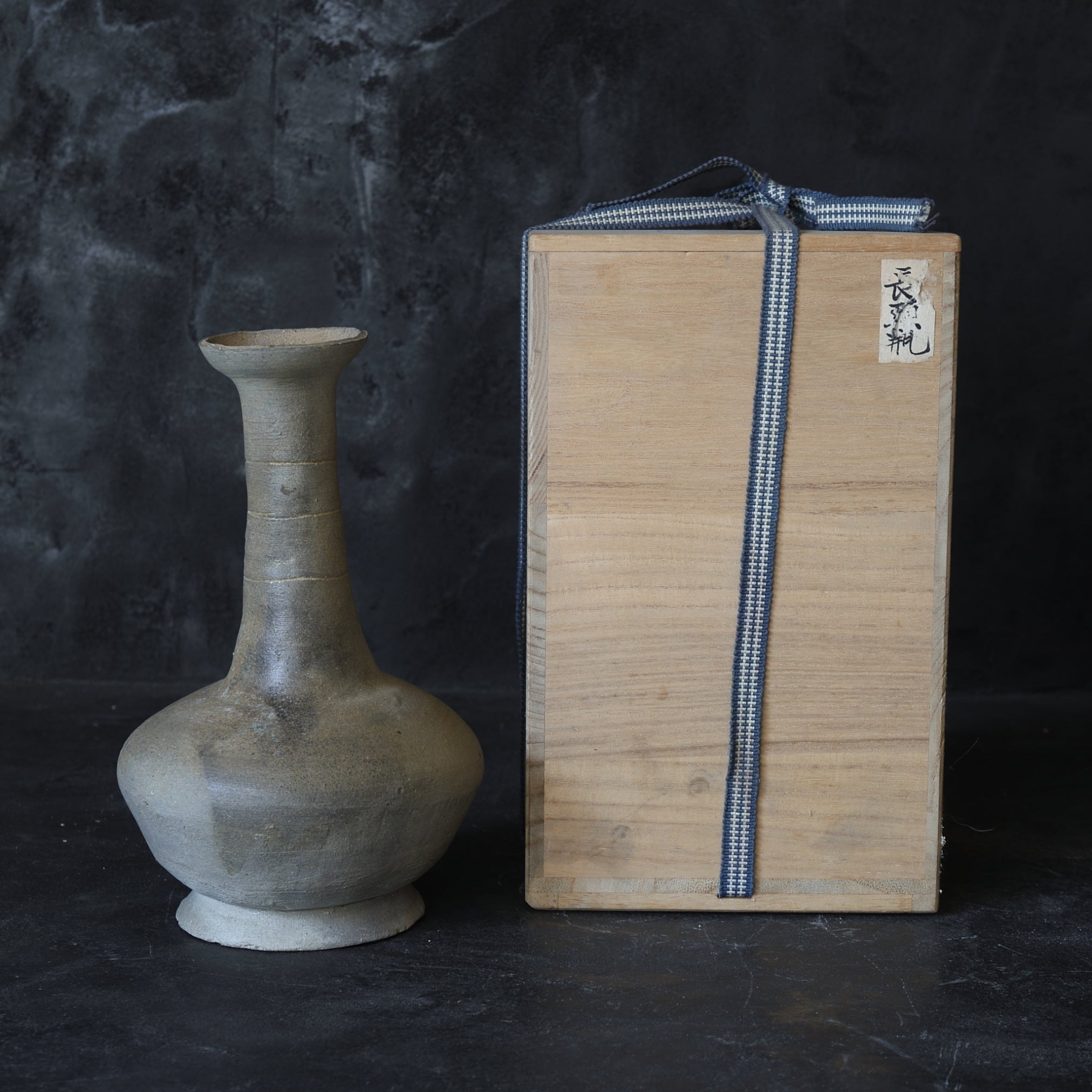 飛鳥時代 須恵器 長頚壺（592–710 CE） | 入蘆花（ロカニイル）