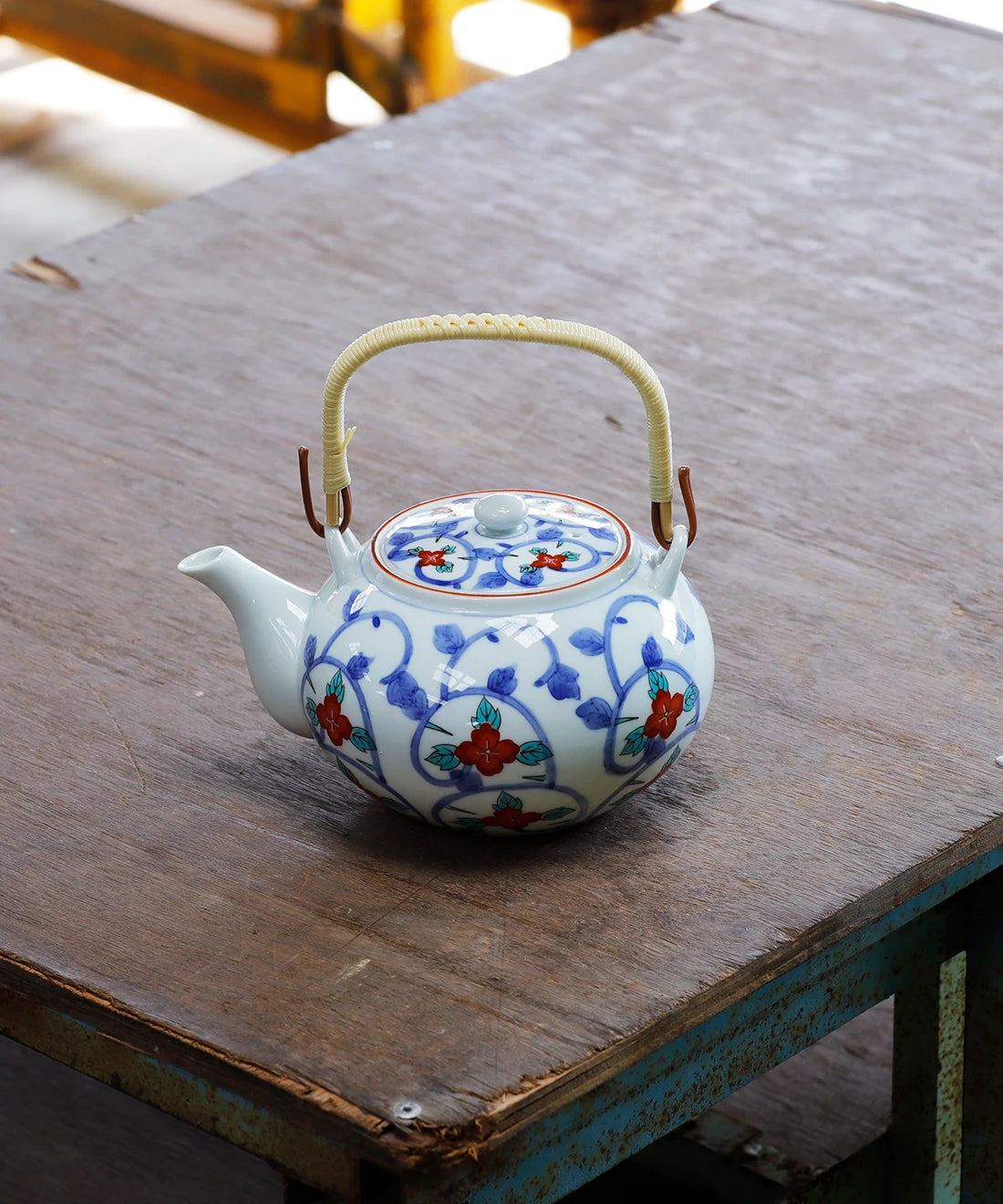 色鍋島唐草 - 土瓶 | 有田焼(ありたやき)の専門通販 Realita Ceramics