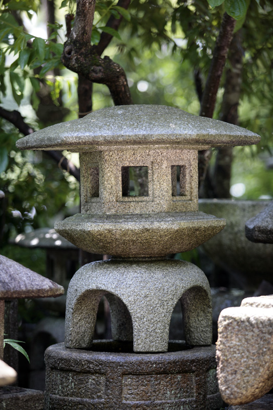 桂離宮(雪見型)石燈籠写し ｜ 製品紹介 ｜ 北山都乾園 ｜ 京都より京風