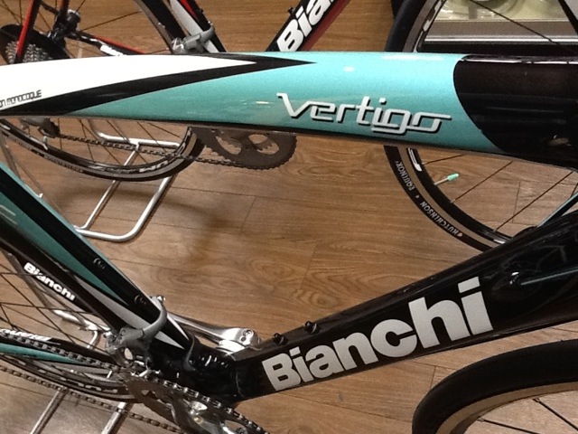 初心者向けのBianchi フルカーボンロードバイクVERTIGO Tiagraのご紹介