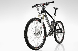 クルマメーカーの誇りと技術を懸けた “二輪の”メルセデス・ベンツ