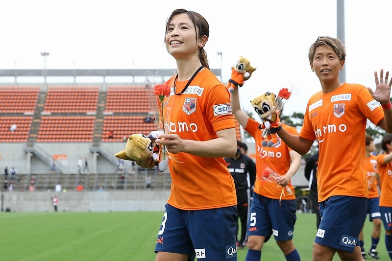 なでしこイチの美女！」鮫島彩がWEリーグ開幕を前に“キュートな私服姿