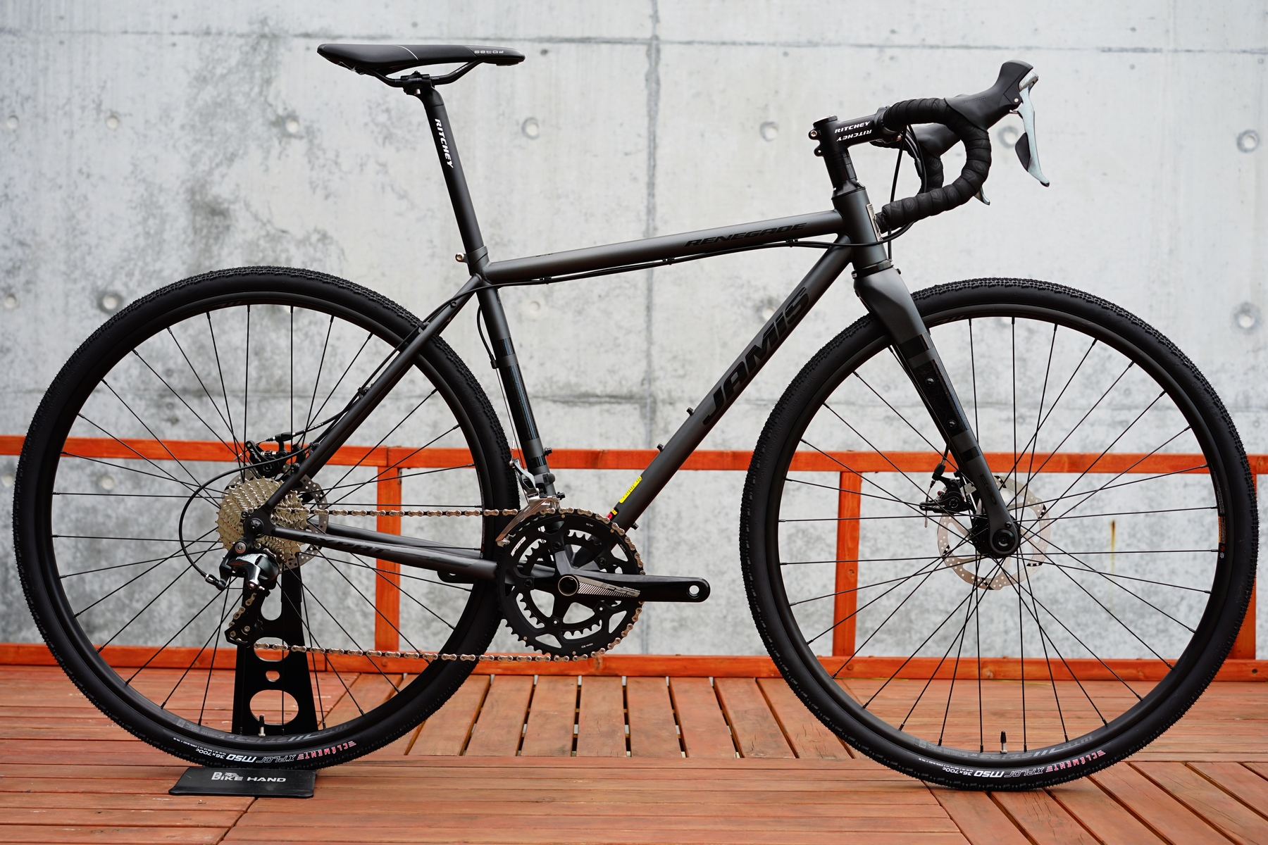 どこでも走れるクロモリ製グラベルロード！JAMIS RENEGADE EXPAT