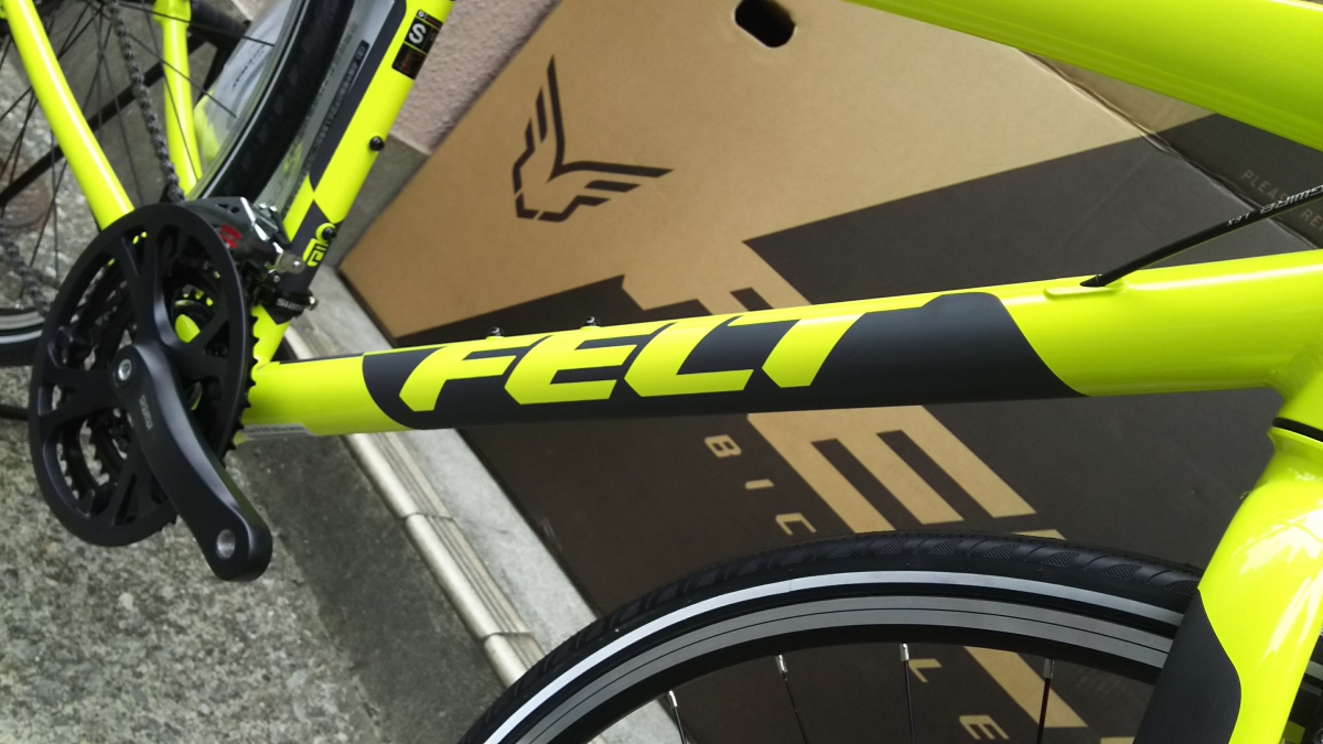 蛍光イエローが目を引くクロスバイク入荷しました！ | 上野、御徒町で