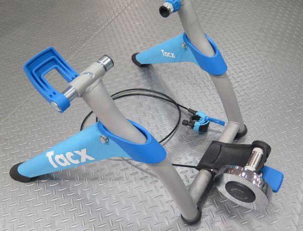 TACX 『Satori Smart』 ローラー台 ライトブルー インドアトレーニング