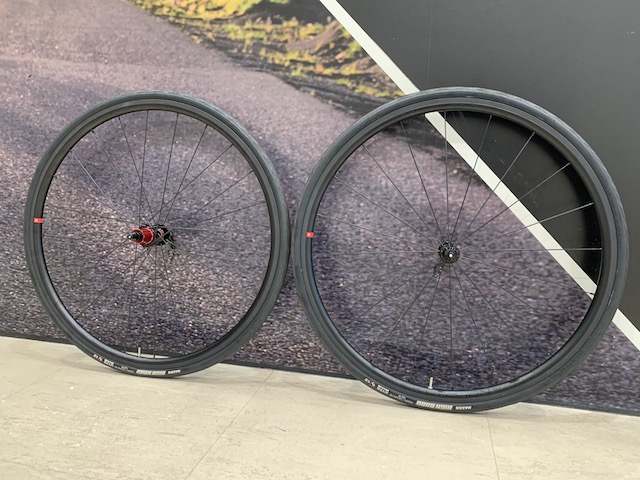 残りわずか！】噂の超軽量な真っ黒ホイール「ブラックリカオン」！お