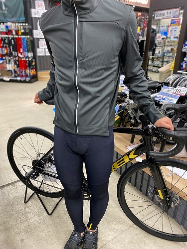 MAVIC】定番の「エッセンシャルソフトシェルジャケット」ガッツリ再