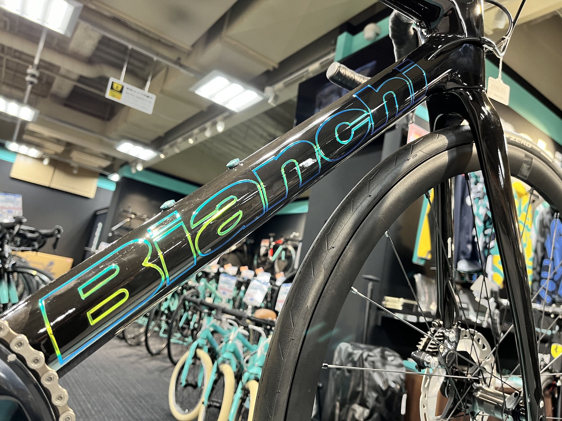 BIANCHI】ビアンキ史上最も軽く、最も美しい最上級バイクが神戸店に