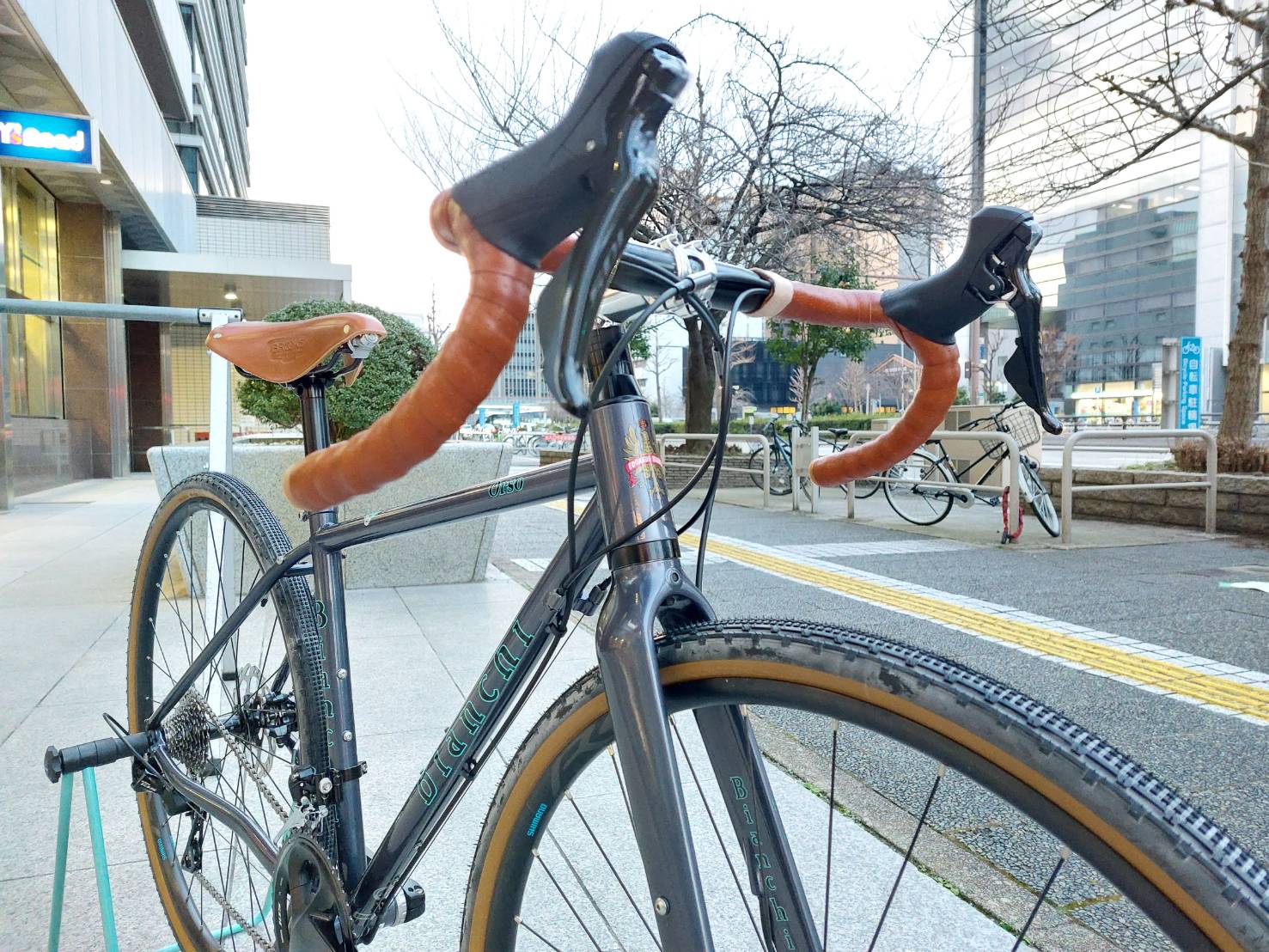 BROOKS×Bianchi】クロモリロードの良さを最大限活かしたカスタム車