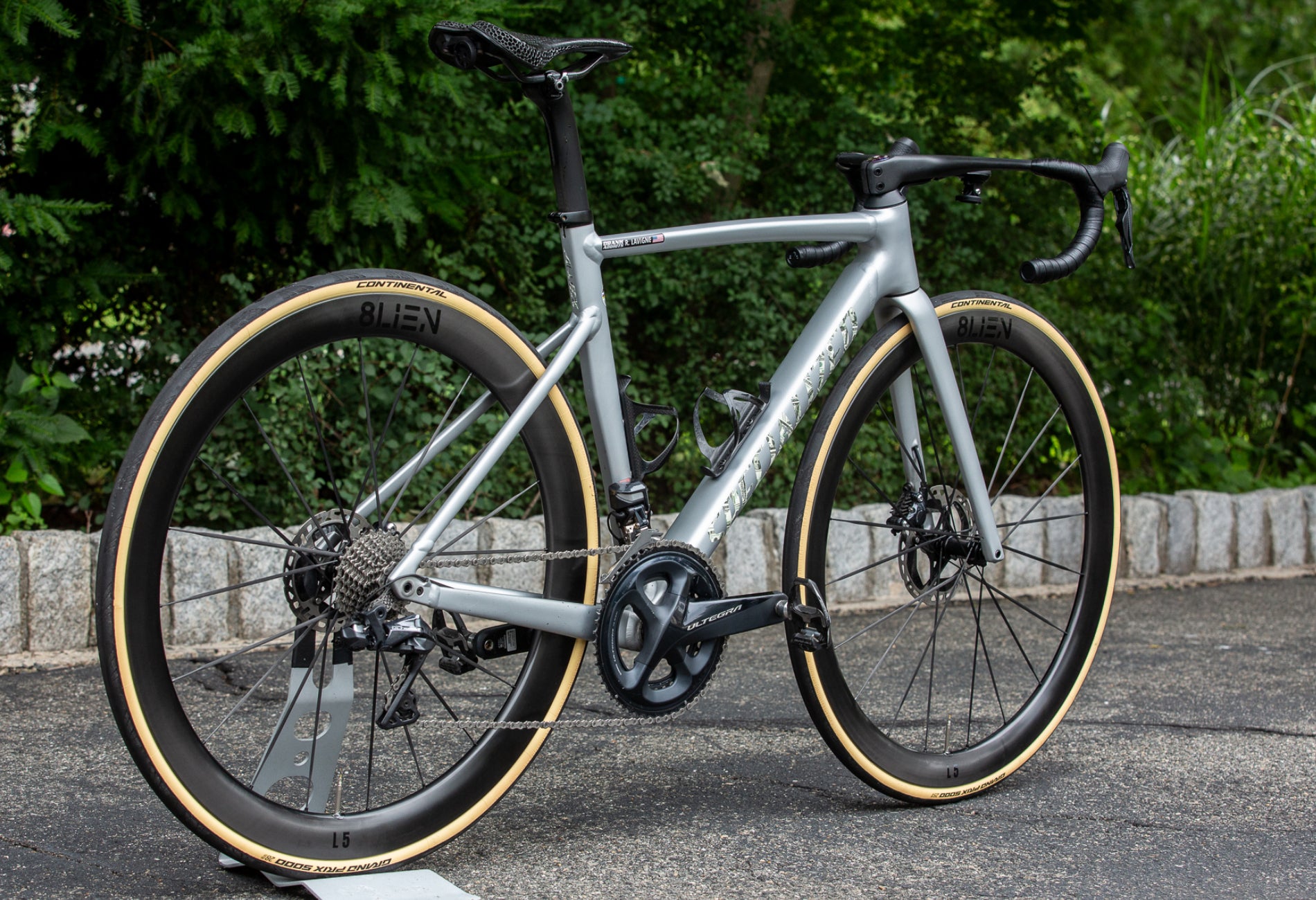 最高のパフォーマンスを探る: ロードバイクのホイール、フレーム