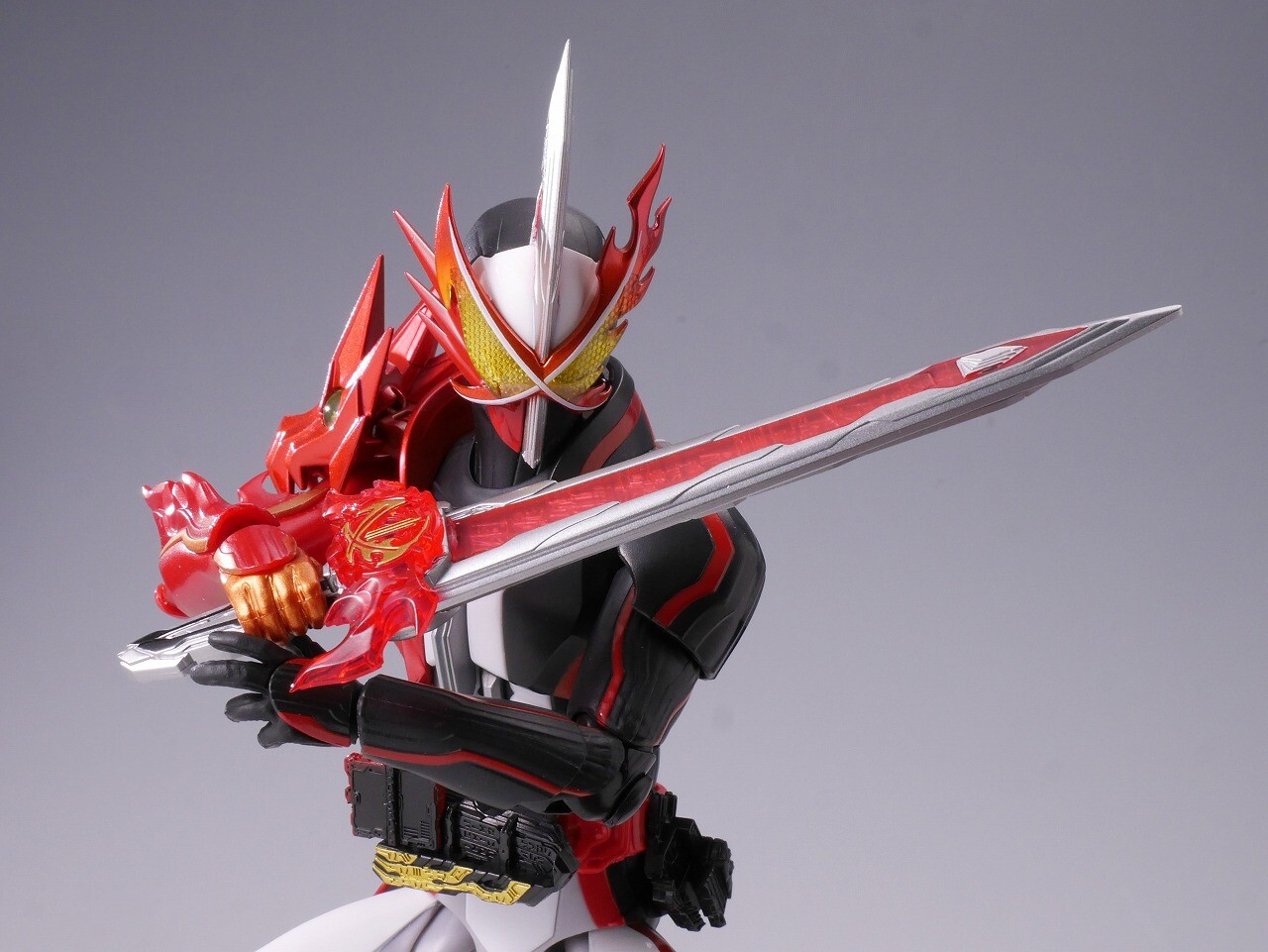 魂ストア限定商品「S.H.Figuarts 仮面ライダーセイバー ブレイブ