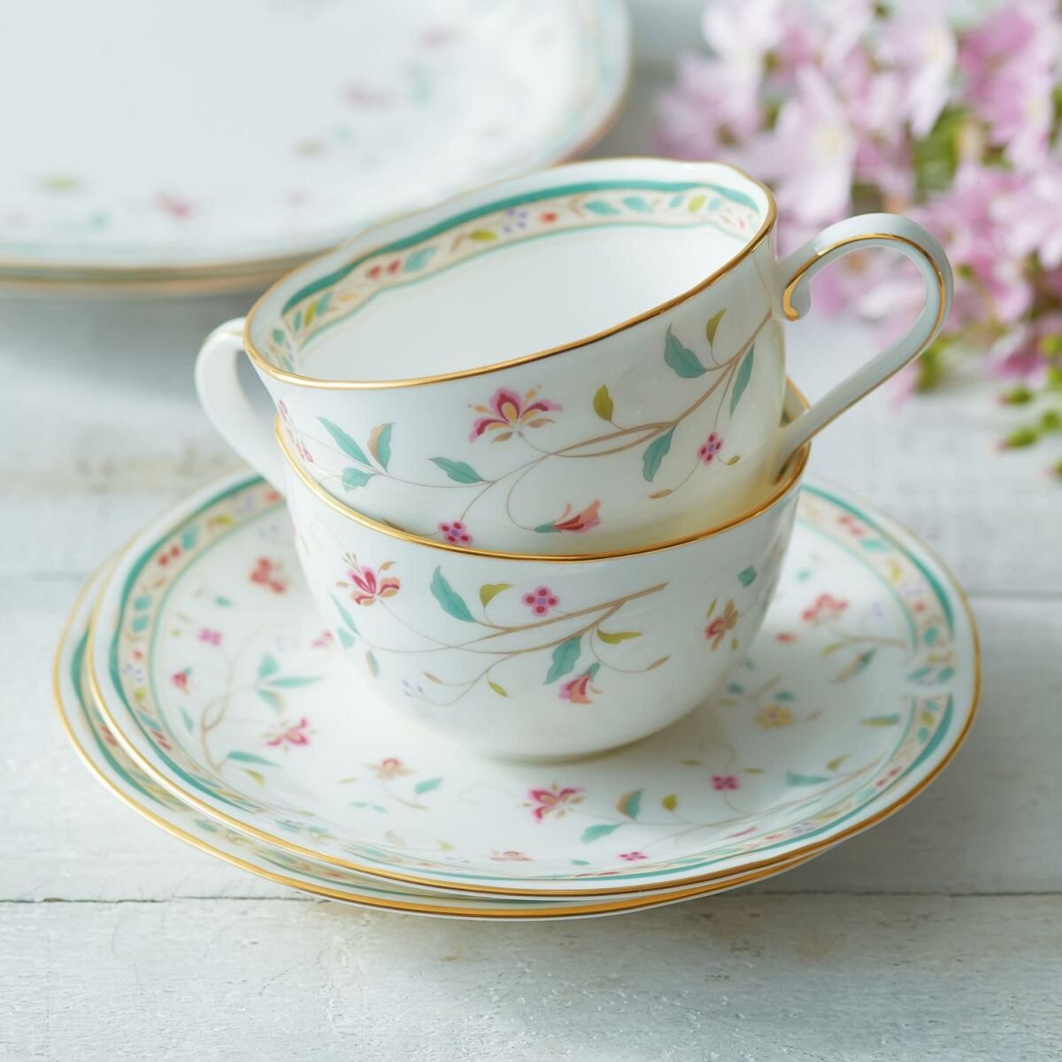 特集 豊富なデザインから選ぶティーカップ | ノリタケ食器公式