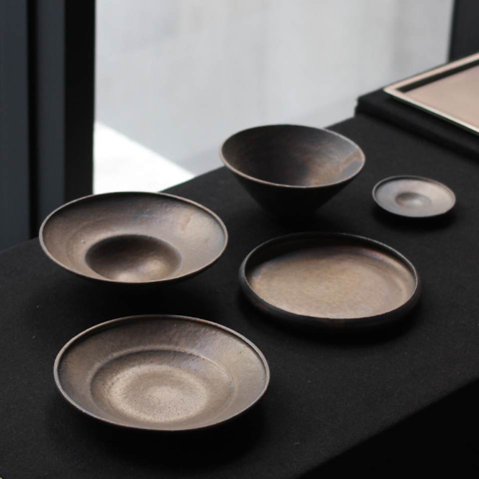 漆器の様な趣き】橘吉 朱巻 楕円銘々鉢 セット 金彩 プラチナ銀彩 向付